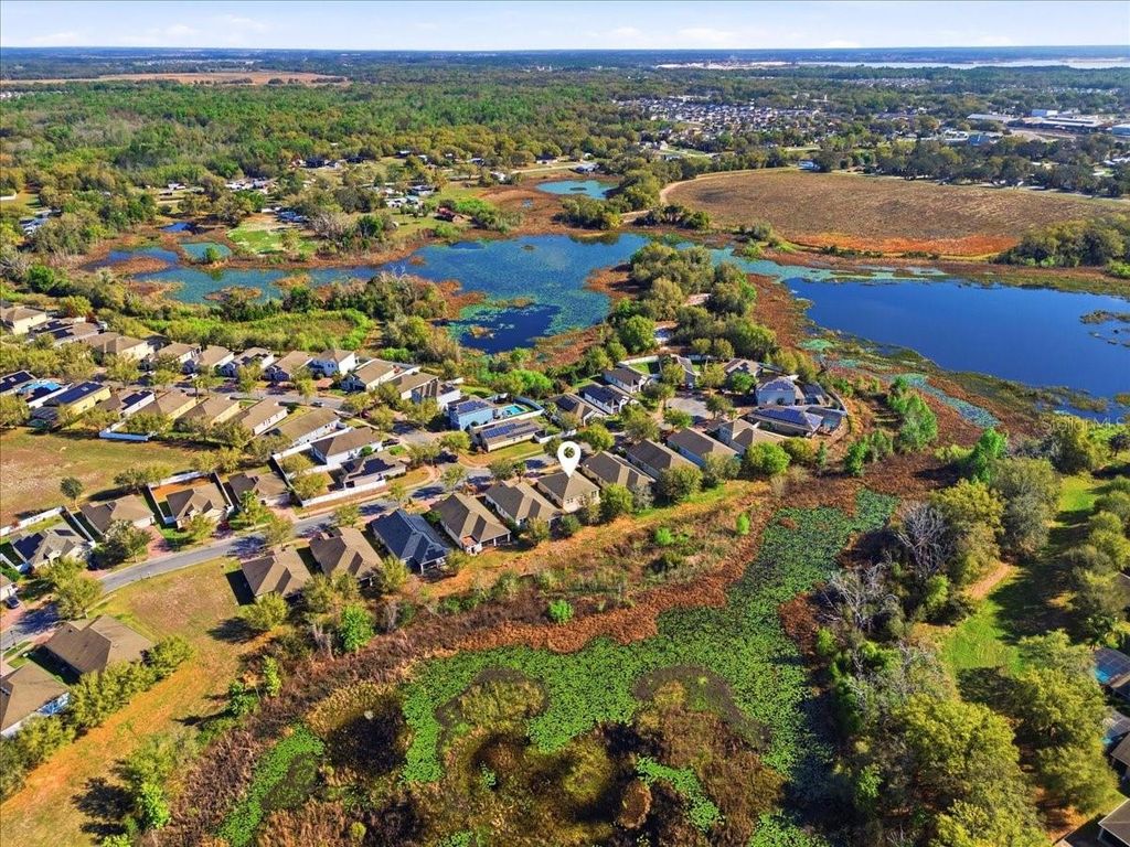 Image 33 of property listing at 215 LAKESHORE DRIVE, Davenport, FL 33837