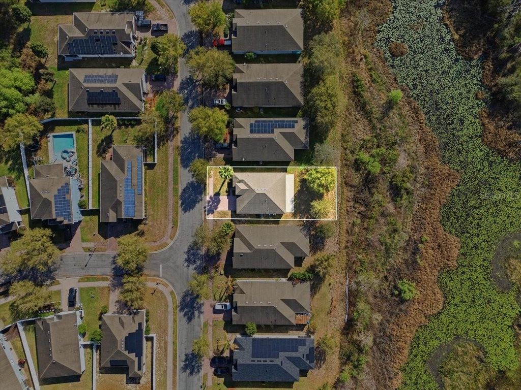 Image 35 of property listing at 215 LAKESHORE DRIVE, Davenport, FL 33837