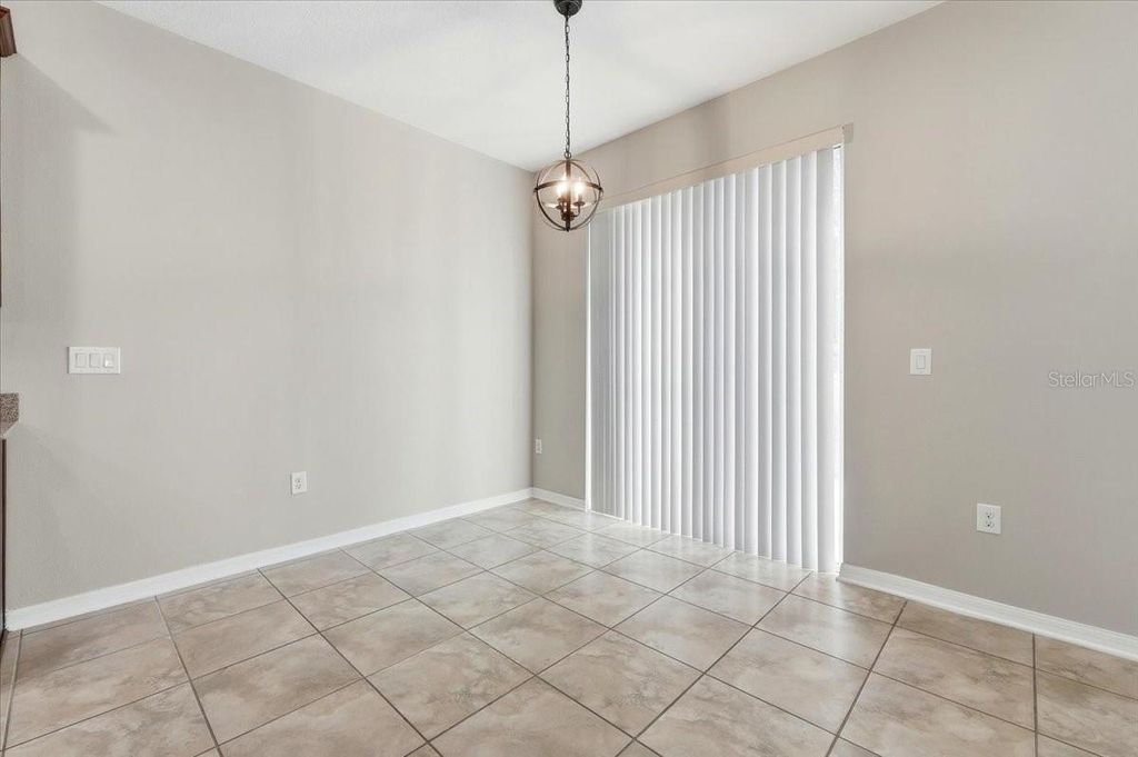 Image 10 of property listing at 215 LAKESHORE DRIVE, Davenport, FL 33837