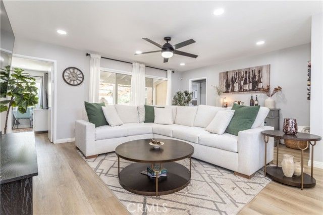 10145 Noble, San Fernando, CA 91345