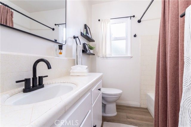 10145 Noble, San Fernando, CA 91345