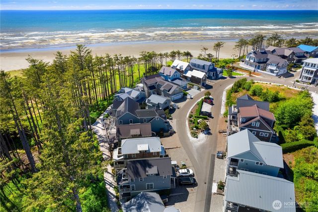 34 Seaside Lane, Pacific Beach, WA 98571