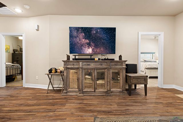 1481 W Gay Ave., Gladewater, TX 75647