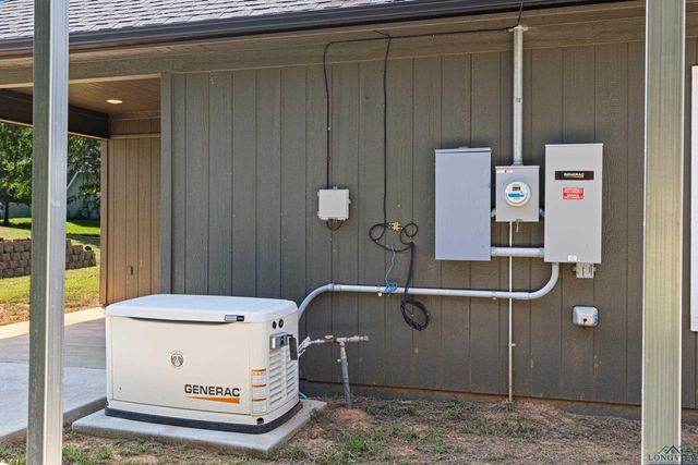 1481 W Gay Ave., Gladewater, TX 75647