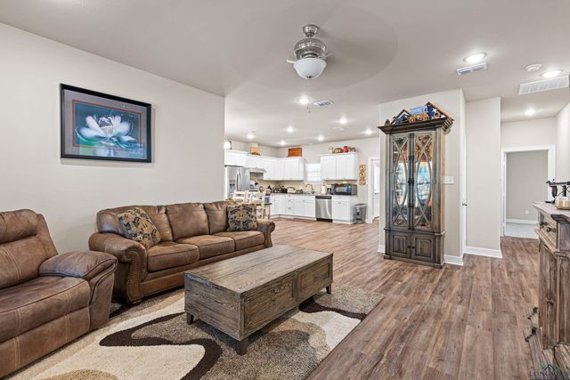 1481 W Gay Ave., Gladewater, TX 75647