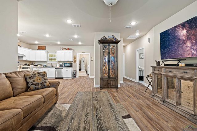 1481 W Gay Ave., Gladewater, TX 75647