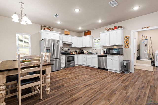 1481 W Gay Ave., Gladewater, TX 75647