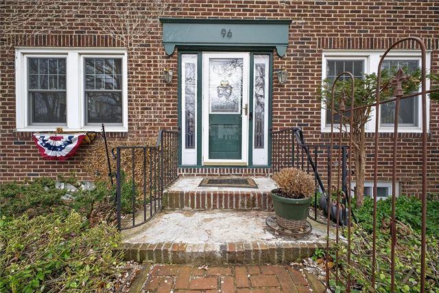 96 Thomas Avenue, Irondequoit, NY 14617