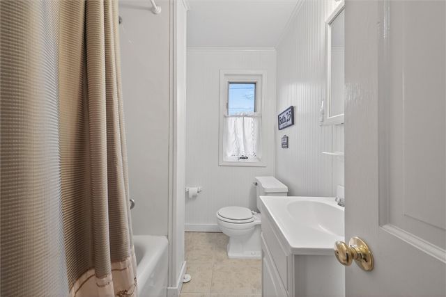 96 Thomas Avenue, Irondequoit, NY 14617