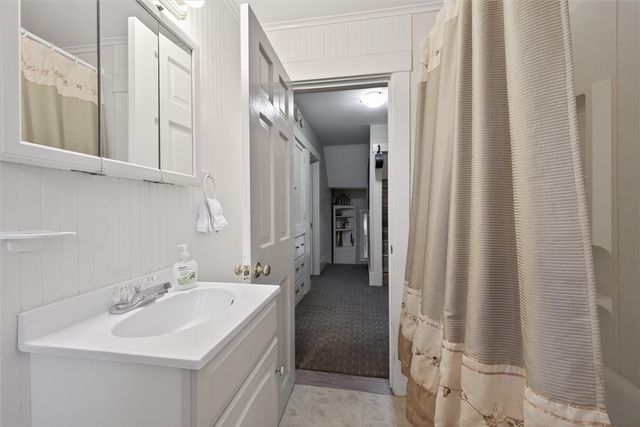 96 Thomas Avenue, Irondequoit, NY 14617