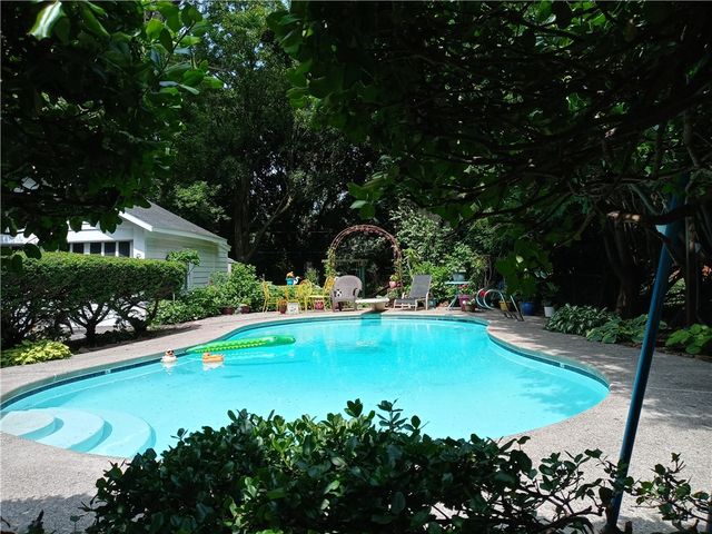 96 Thomas Avenue, Irondequoit, NY 14617