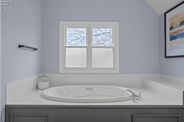 107 Keswick Court, Amherst, OH 44001