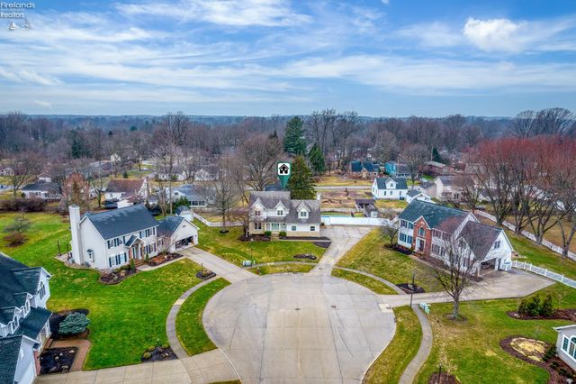 107 Keswick Court, Amherst, OH 44001