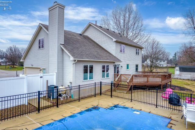 107 Keswick Court, Amherst, OH 44001