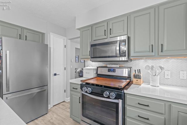 107 Keswick Court, Amherst, OH 44001