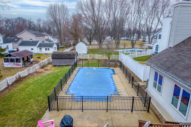 107 Keswick Court, Amherst, OH 44001