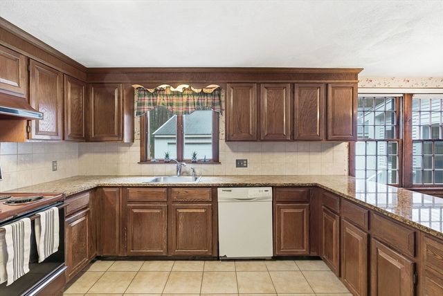 44 Minehan Ln, Marlborough, MA 01752