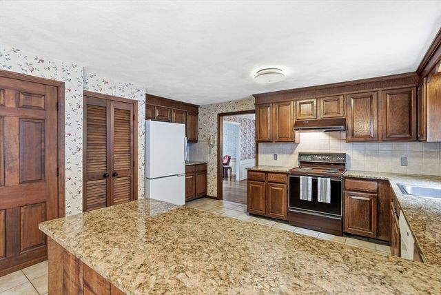 44 Minehan Ln, Marlborough, MA 01752