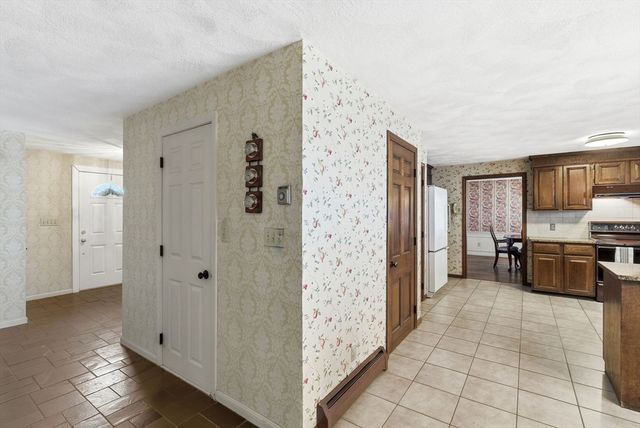 44 Minehan Ln, Marlborough, MA 01752