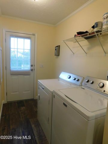 1019 Harkers Island Road, Beaufort, NC 28516