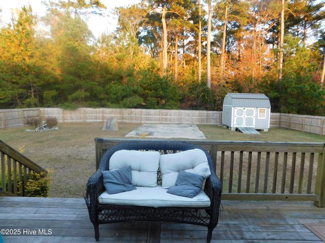 1019 Harkers Island Road, Beaufort, NC 28516