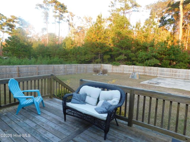 1019 Harkers Island Road, Beaufort, NC 28516