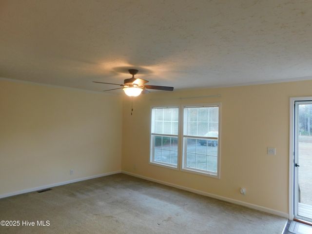 1019 Harkers Island Road, Beaufort, NC 28516