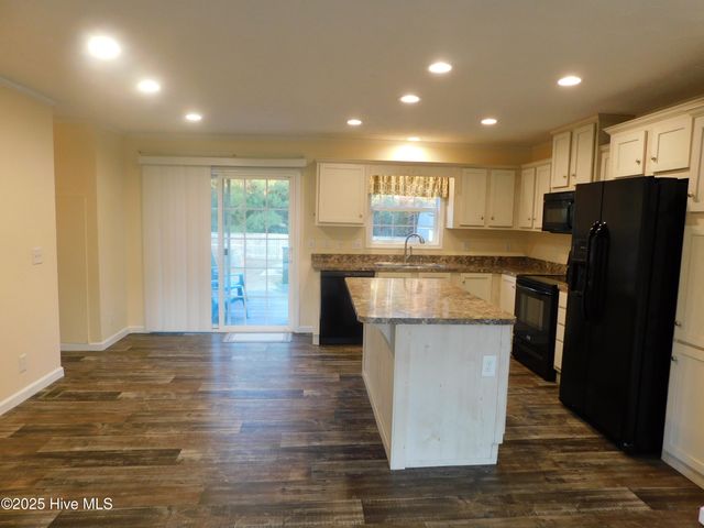 1019 Harkers Island Road, Beaufort, NC 28516