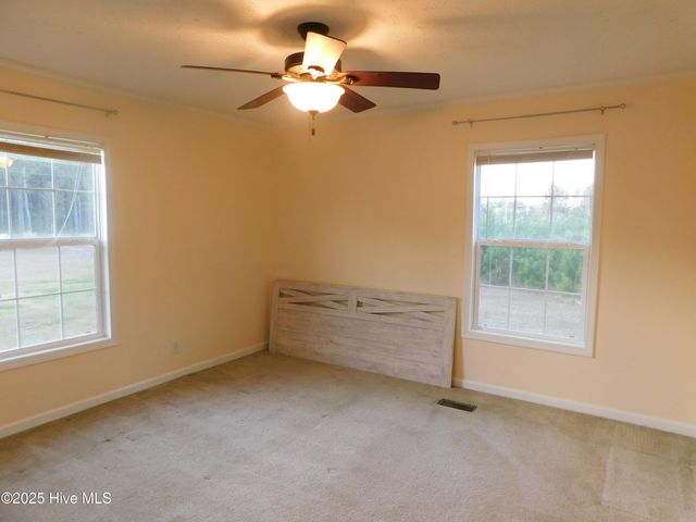 1019 Harkers Island Road, Beaufort, NC 28516