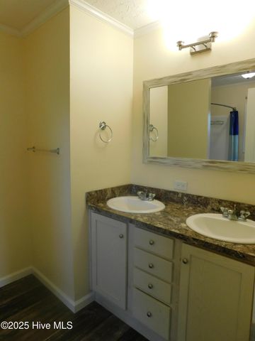 1019 Harkers Island Road, Beaufort, NC 28516