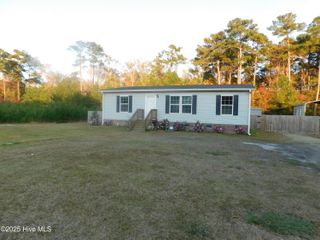 1019 Harkers Island Road, Beaufort, NC 28516