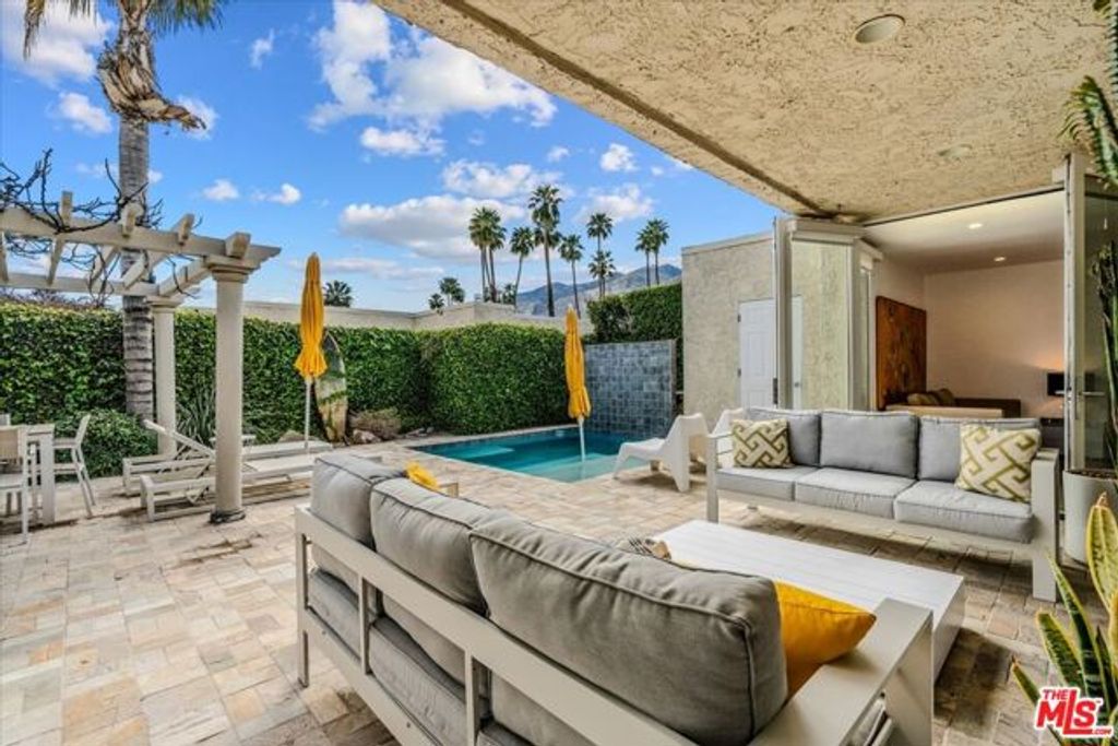 475 N Calle Rolph, Palm Springs, CA 92262