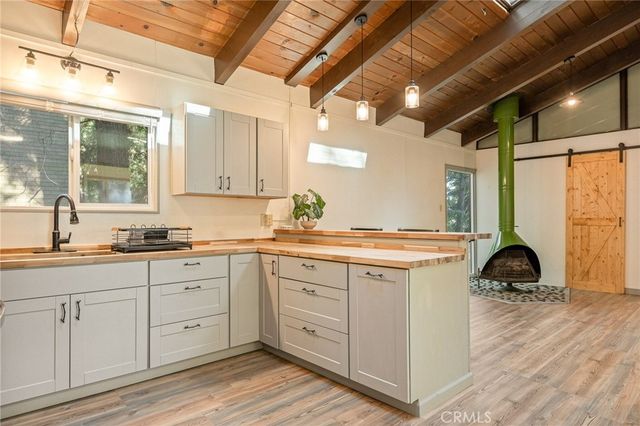 1048 Mercury, Crestline, CA 92325