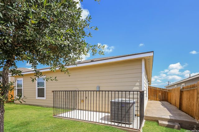 12242 Commander, San Antonio, TX 78252