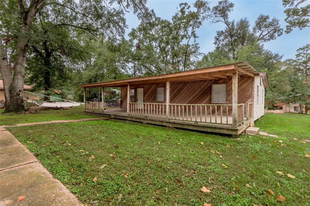 299 Pine Harbor Drive, Onalaska, TX 77360