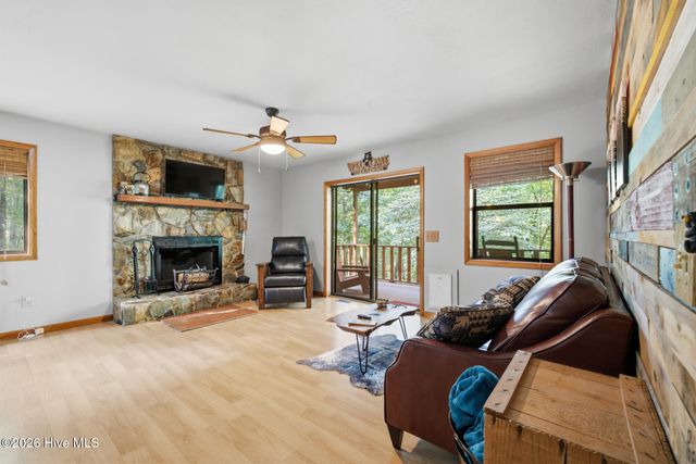 221 Chatto Loop, Murphy, NC 28906