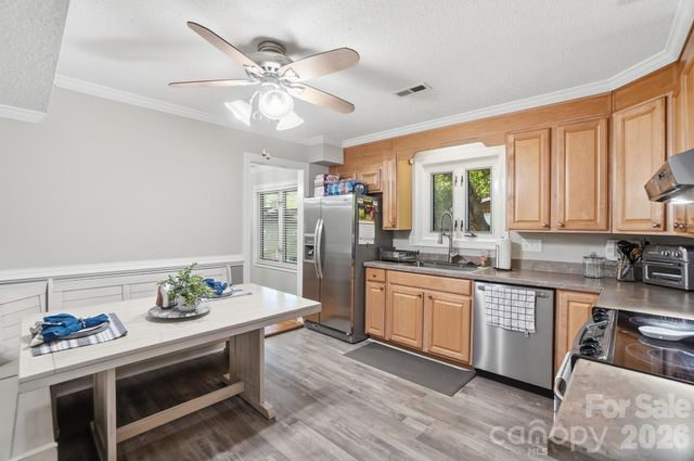 8616 Longbriar Drive, Charlotte, NC 28212