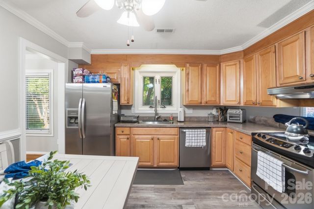 8616 Longbriar Drive, Charlotte, NC 28212