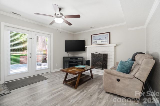 8616 Longbriar Drive, Charlotte, NC 28212