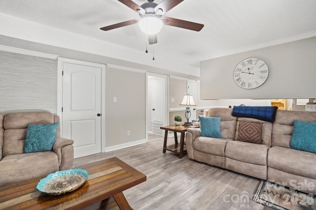 8616 Longbriar Drive, Charlotte, NC 28212