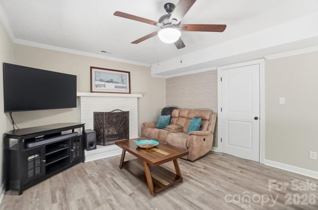 8616 Longbriar Drive, Charlotte, NC 28212