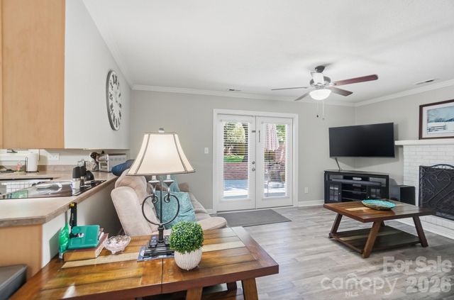 8616 Longbriar Drive, Charlotte, NC 28212