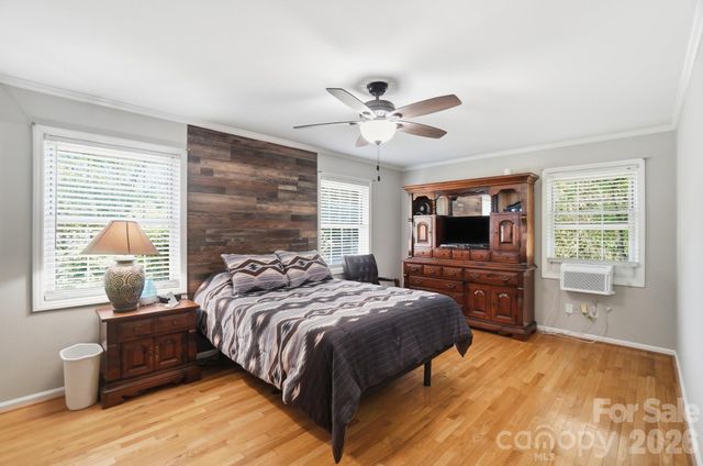 8616 Longbriar Drive, Charlotte, NC 28212