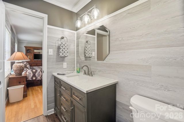 8616 Longbriar Drive, Charlotte, NC 28212