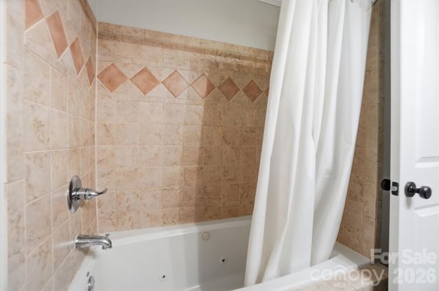 8616 Longbriar Drive, Charlotte, NC 28212