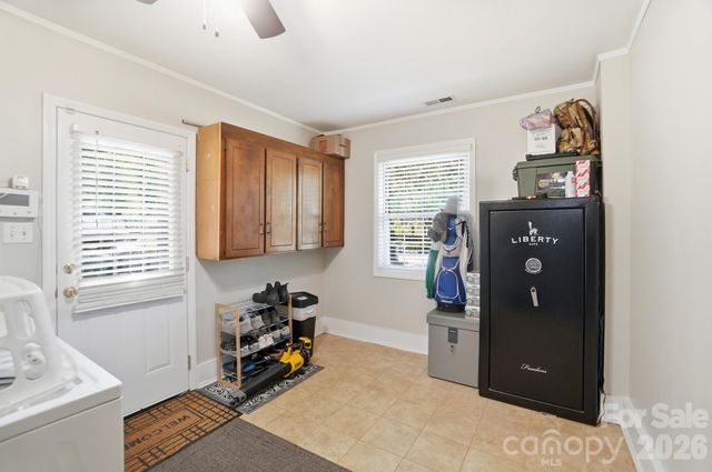 8616 Longbriar Drive, Charlotte, NC 28212