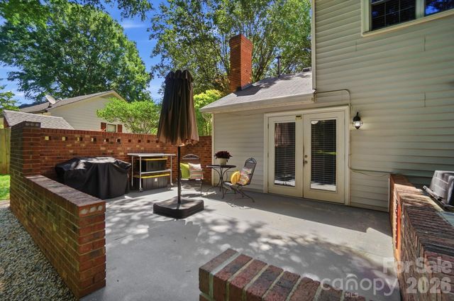 8616 Longbriar Drive, Charlotte, NC 28212