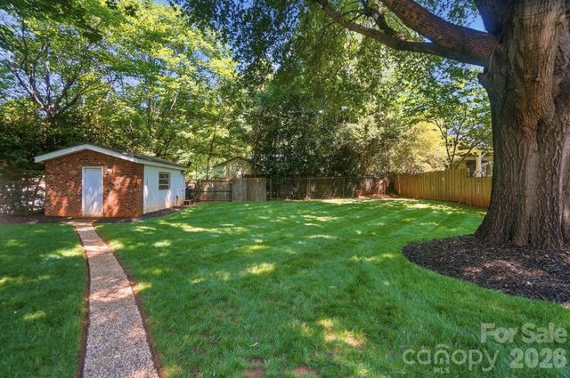 8616 Longbriar Drive, Charlotte, NC 28212