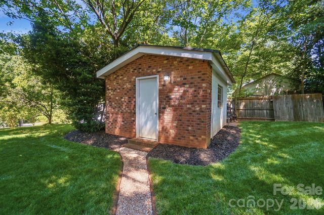 8616 Longbriar Drive, Charlotte, NC 28212