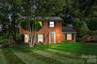 8616 Longbriar Drive, Charlotte, NC 28212